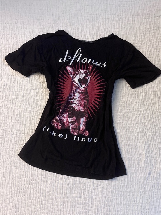 Hot Topic Tops - deftones like linus cat shirt